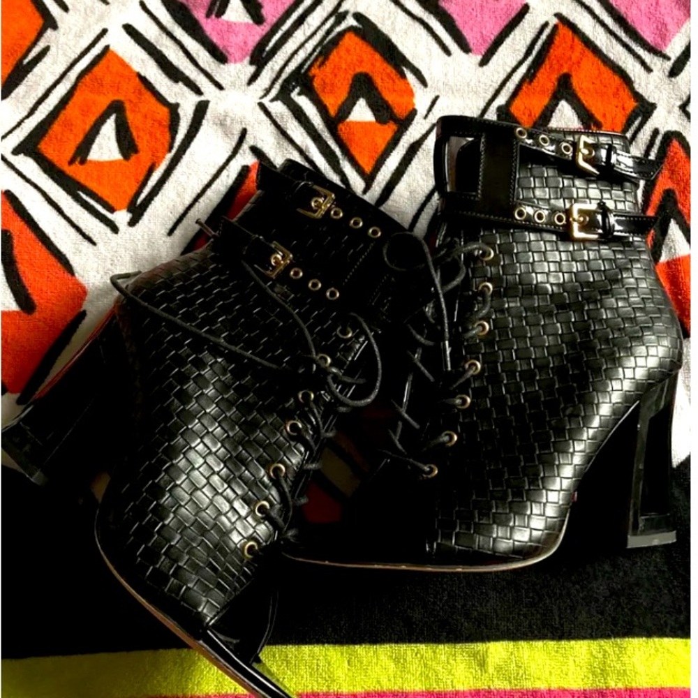 AZALEA WANG NIGHT AND DAY BOOTS (FAST SHIPPING) SIZE 8